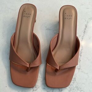 Sandals - thin block heel